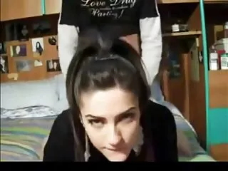 Arap kız arkadaşının olgun porno tube aletine biniyor