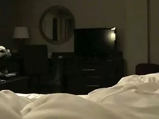 Büyük Dicked TS Hanna Rios bir yapay porno yaşlı olgun penis monte ederken küvette masturbasyon yapıyor