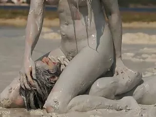 Horozlu Bir Oda 2 olgun dolgun porn
